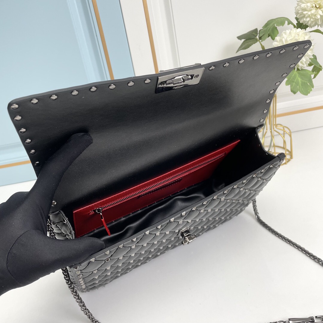 升级版 大号［羊皮］Valentino GARAVANI ROCKSTUD SPIKE  包袋采用柔软🇦
