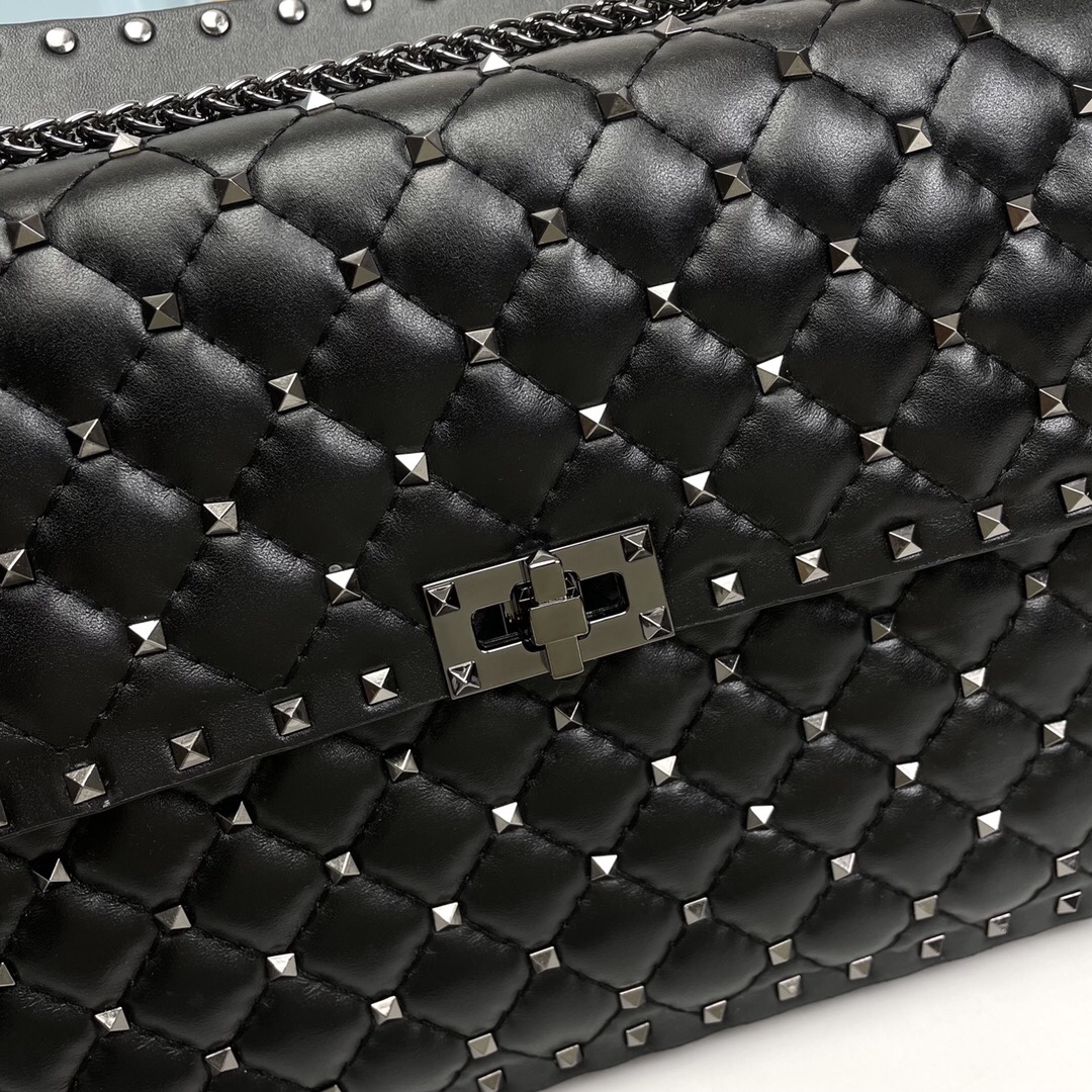 升级版 大号［羊皮］Valentino GARAVANI ROCKSTUD SPIKE  包袋采用柔软🇦