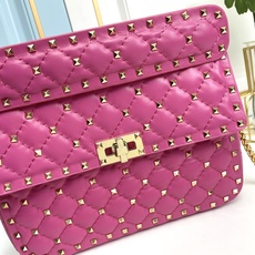 升级版 中号《羊皮》Valentino Garavani Rockstud Spike 中号链式手袋 采 升级版 中号《羊皮》Valentino Garavani Rockstud Spike 中号链式手袋 采