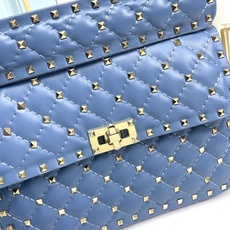 升级版 中号《羊皮》Valentino Garavani Rockstud Spike 中号链式手袋 采 升级版 中号《羊皮》Valentino Garavani Rockstud Spike 中号链式手袋 采