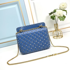 升级版 中号《羊皮》Valentino Garavani Rockstud Spike 中号链式手袋 采 升级版 中号《羊皮》Valentino Garavani Rockstud Spike 中号链式手袋 采