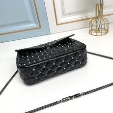 升级版 中号【油蜡皮】Valentino Garavani Rockstud Spike 中号链式手袋 升级版 中号【油蜡皮】Valentino Garavani Rockstud Spike 中号链式手袋