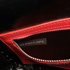 升级版 中号【油蜡皮】Valentino Garavani Rockstud Spike 中号链式手袋 升级版 中号【油蜡皮】Valentino Garavani Rockstud Spike 中号链式手袋