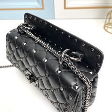 升级版 小号【羊皮】Valentino Garavani Rockstud Spike小号链式手袋 采用 升级版 小号【羊皮】Valentino Garavani Rockstud Spike小号链式手袋 采用