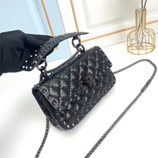 升级版 小号【羊皮】Valentino Garavani Rockstud Spike小号链式手袋 采用 升级版 小号【羊皮】Valentino Garavani Rockstud Spike小号链式手袋 采用