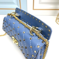 升级版 小号【羊皮】Valentino Garavani Rockstud Spike小号链式手袋 采用 升级版 小号【羊皮】Valentino Garavani Rockstud Spike小号链式手袋 采用