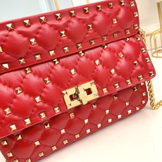 升级版 小号【羊皮】Valentino Garavani Rockstud Spike小号链式手袋 采用 升级版 小号【羊皮】Valentino Garavani Rockstud Spike小号链式手袋 采用