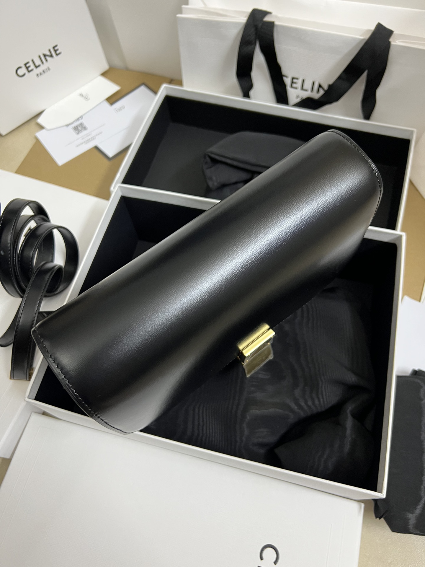 Celine Classic reappearance of Box Medium Original genuine hand-rubbed cowhide with natural texture, double spring hardware fasteners with real g