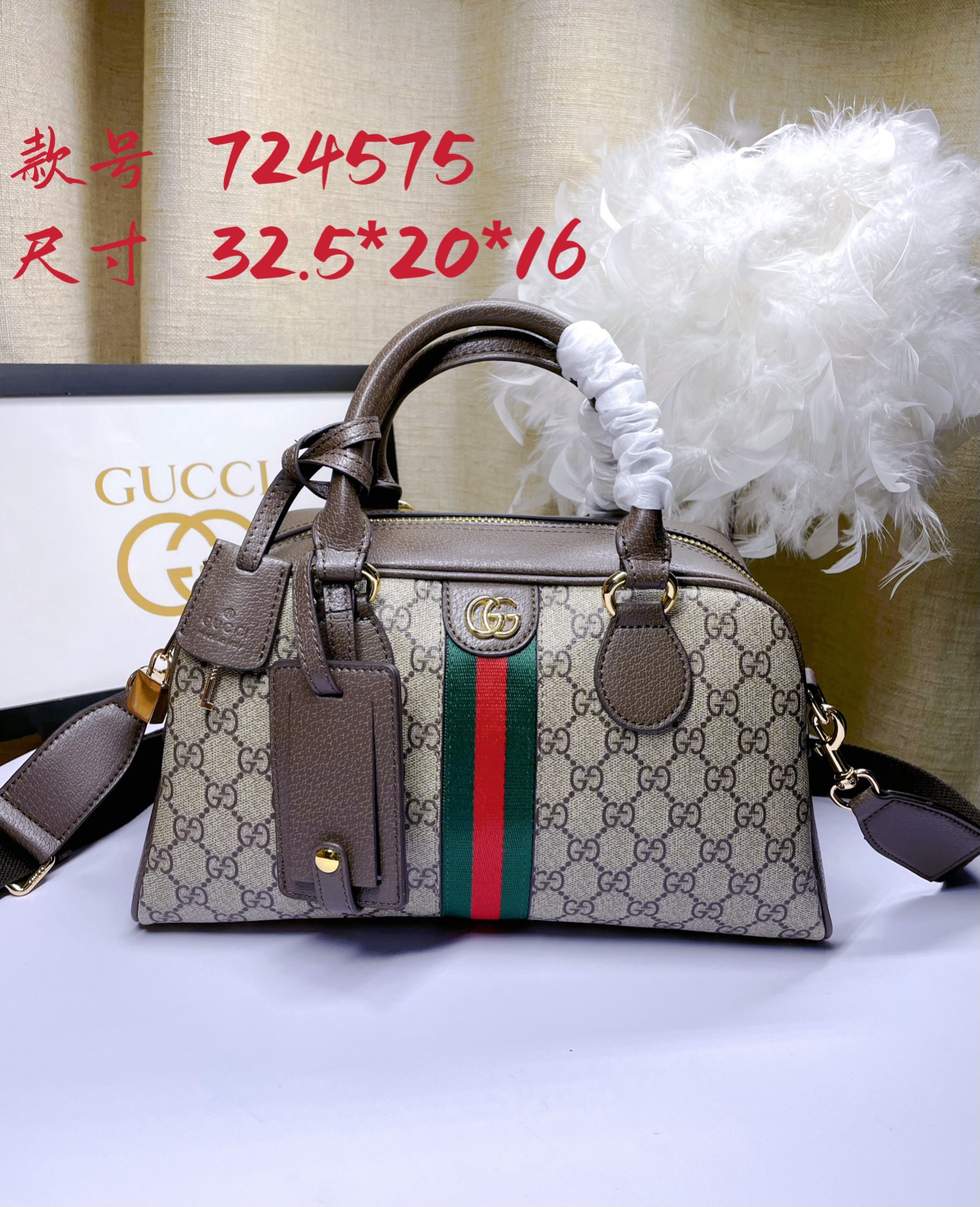   Ophidia系列中号GG手提包，作为品牌标志性材质，GG Supreme帆布已然成为Gucci设计