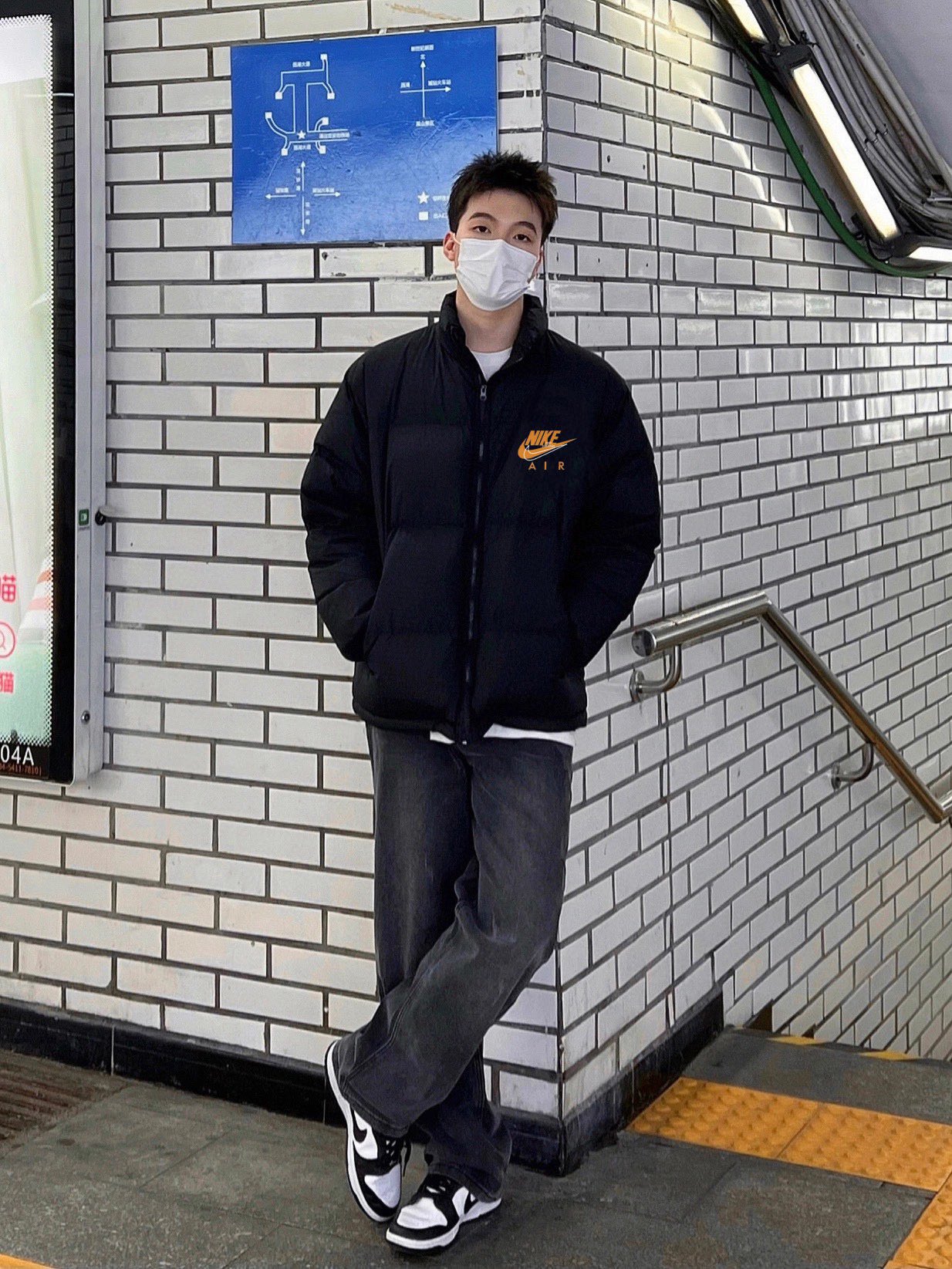 💰125
Nike 耐克 金标双钩限定字母宽松羽绒棉衣棉服面包服
面料材质都属一等品
一整衣将近3斤沉 高达750充棉量 全网最ok超厚超保暖
店主北方人亲自评测 大大解决了南方不理解北方冬天冬日的寒冷 整件衣服完全塞的满满当当  冬日站在大雪中也完全没有感觉  穿棉被出门都没有它保暖！ 总结一句话   品质好货 闭眼入  
       高频次冲棉 走线完美 质量天花板
       不厚不暖你来骂我 
       百搭好穿 上身细腻 男女可配 
Color：黑色