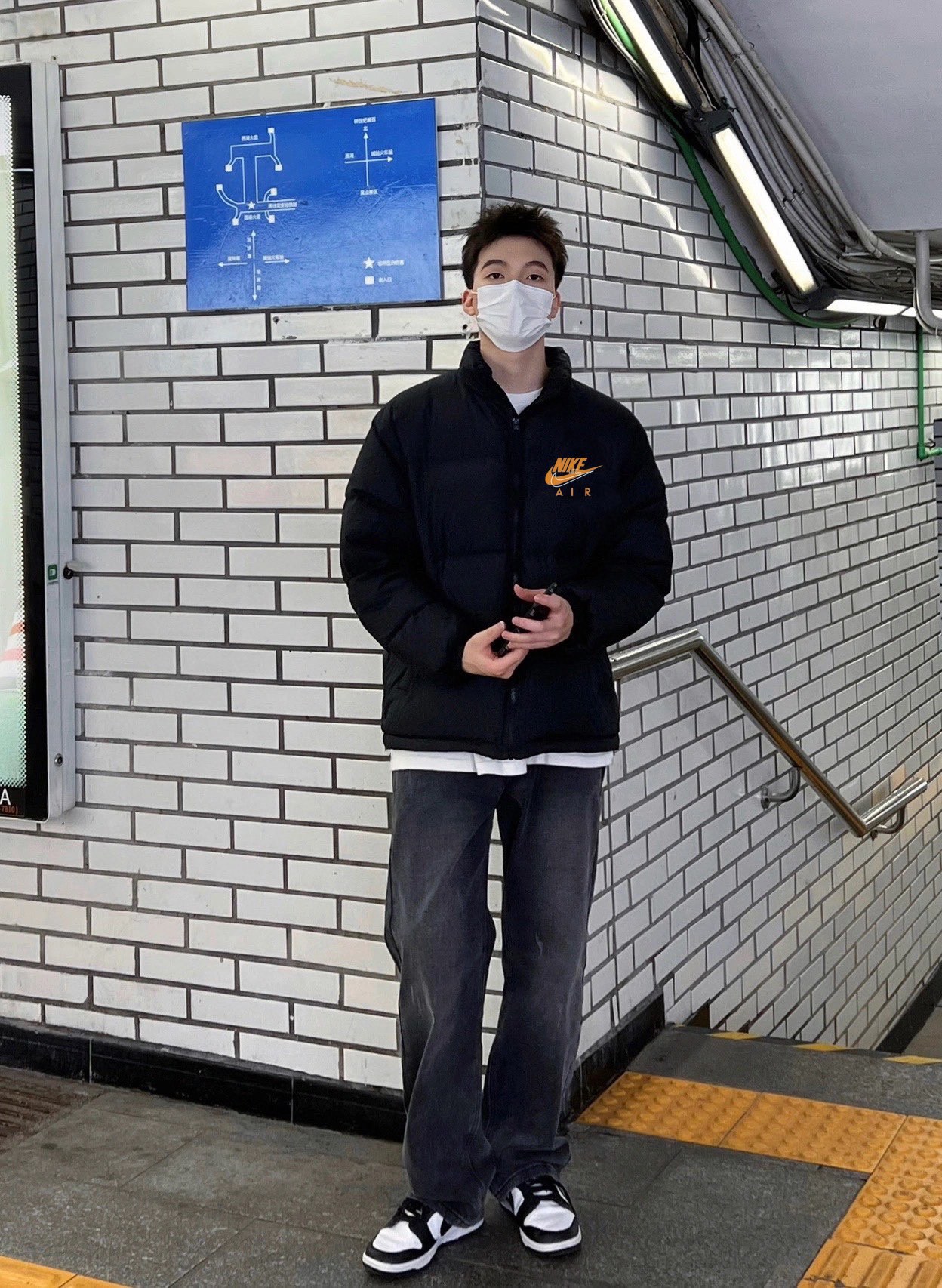 💰125
Nike 耐克 金标双钩限定字母宽松羽绒棉衣棉服面包服
面料材质都属一等品
一整衣将近3斤沉 高达750充棉量 全网最ok超厚超保暖
店主北方人亲自评测 大大解决了南方不理解北方冬天冬日的寒冷 整件衣服完全塞的满满当当  冬日站在大雪中也完全没有感觉  穿棉被出门都没有它保暖！ 总结一句话   品质好货 闭眼入  
       高频次冲棉 走线完美 质量天花板
       不厚不暖你来骂我 
       百搭好穿 上身细腻 男女可配 
Color：黑色