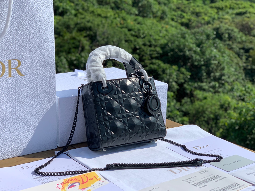 Versión superior mejorada, tamaño 17-15-7 cm. El nuevo modelo de Dior es tan hermoso. El bolso Princesa Diana con patró…