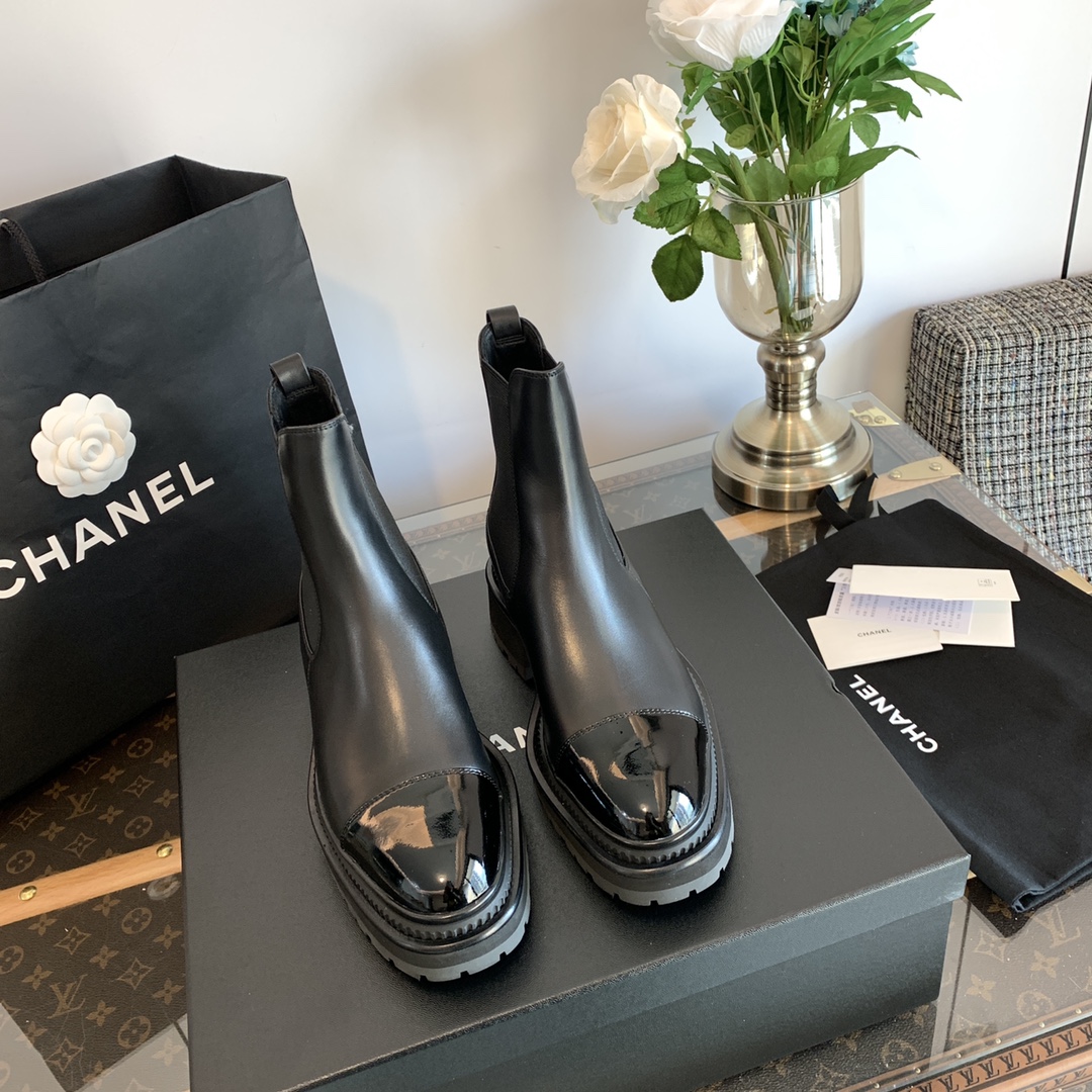 CHANEL 샤넬 2022 가을겨울 특허가죽 두꺼운 밑창 첼시 부츠 4cm 경량 두꺼운 밑창 수입 미러 태우 특허