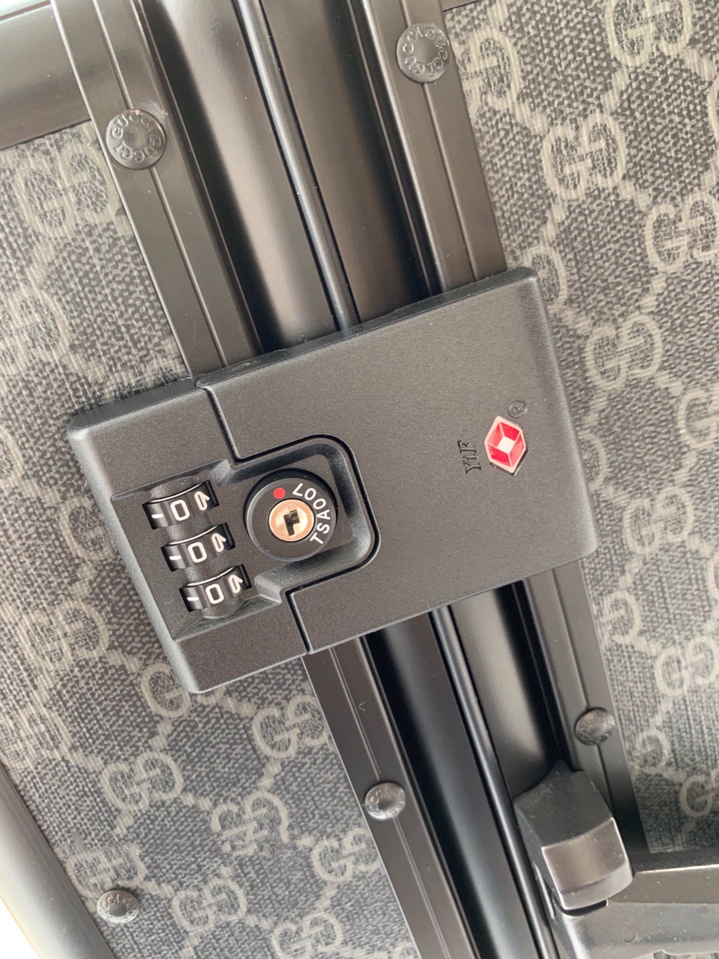 Gucc.i Gou Qi Suitcases: New Collection with Unique Style and Strength - 图片 5