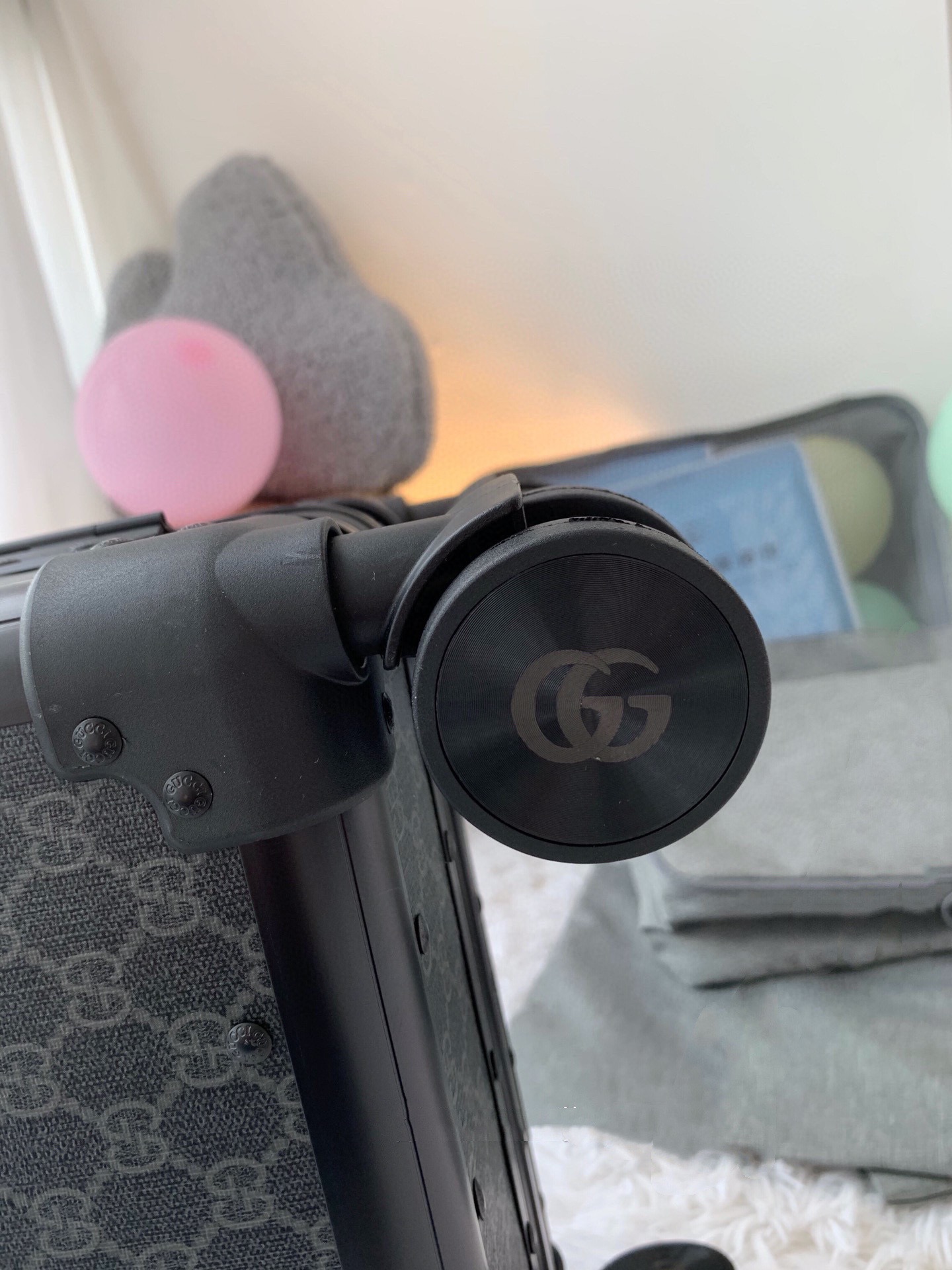 Gucc.i Gou Qi Suitcases: New Collection with Unique Style and Strength - 图片 7