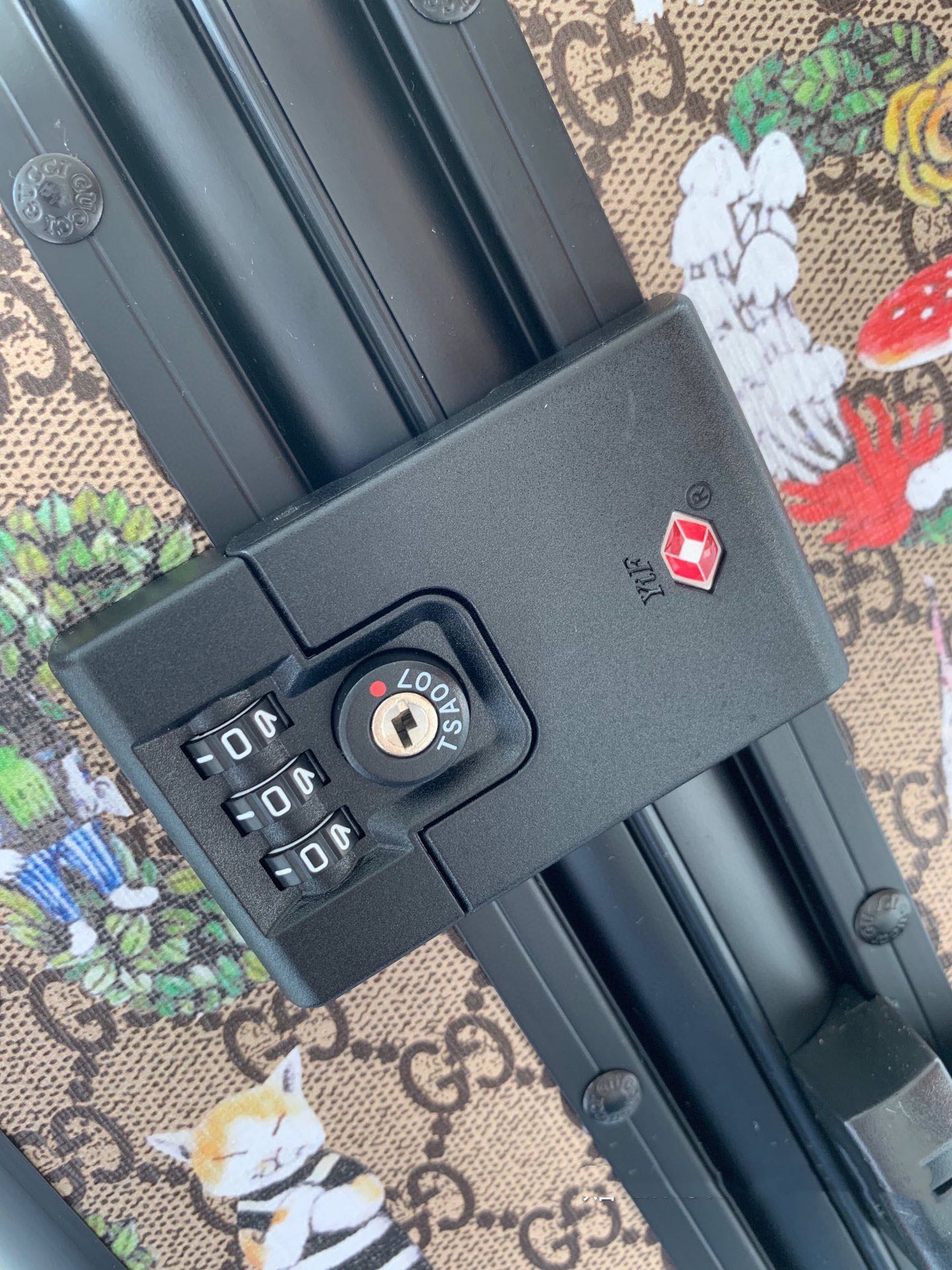 Gucci Gou Qi Suitcases/Stickboxes Collection with Classic Double G Flower Design - 图片 6