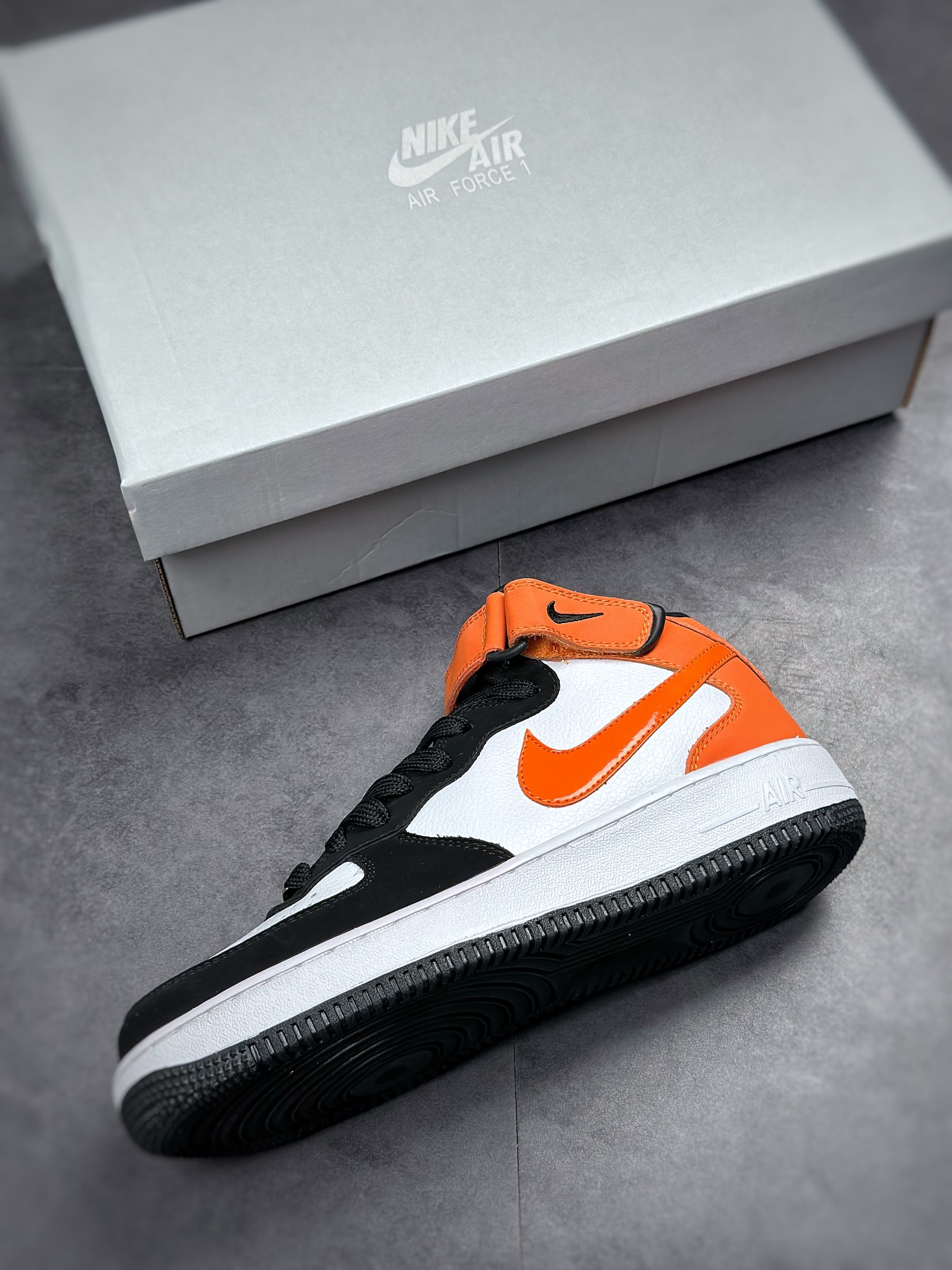 Nike Air Force 1 Mid black orange mid-top UT1192-006