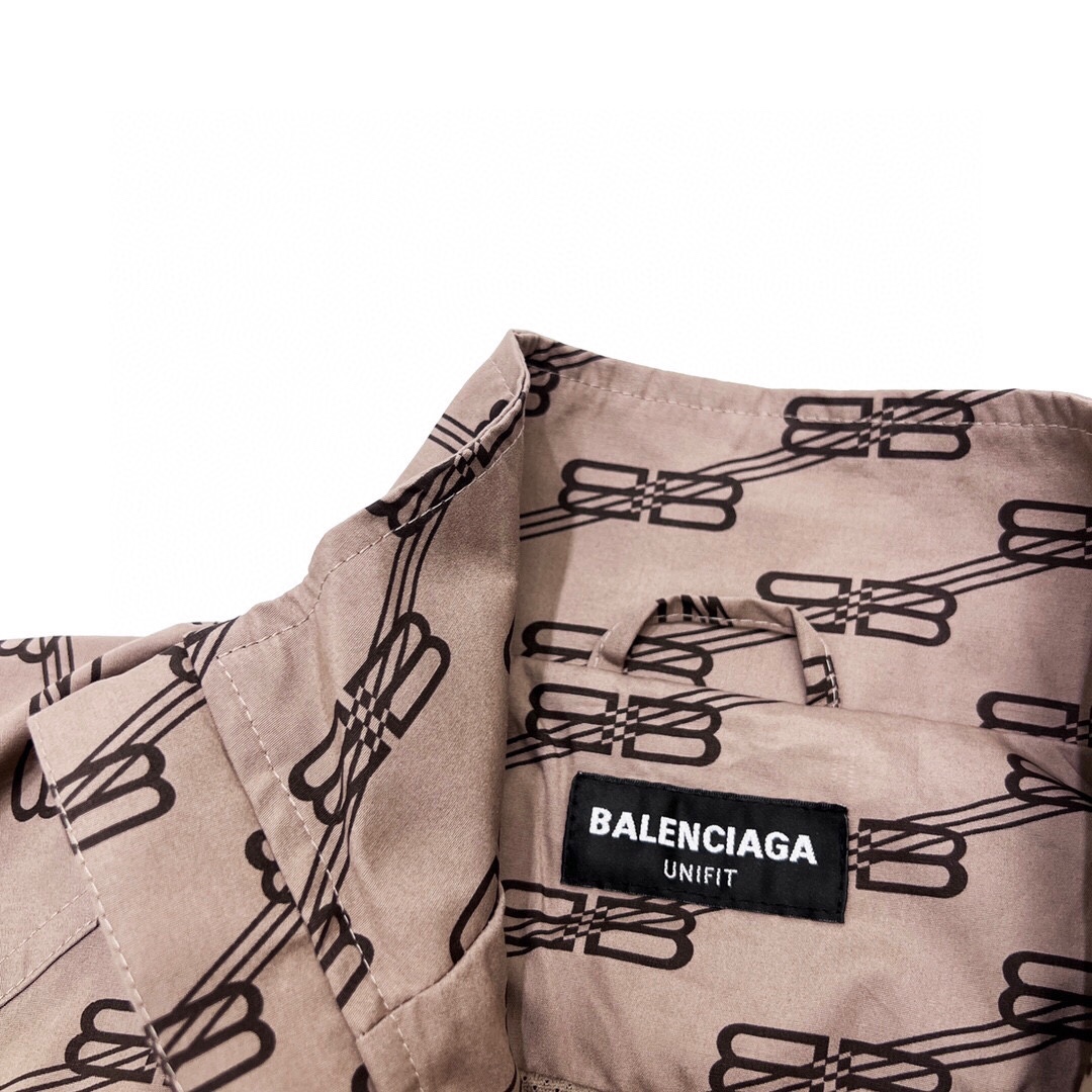 320 Balenciaga/巴黎世家BLCG 卡其满印锁扣冲锋衣外套