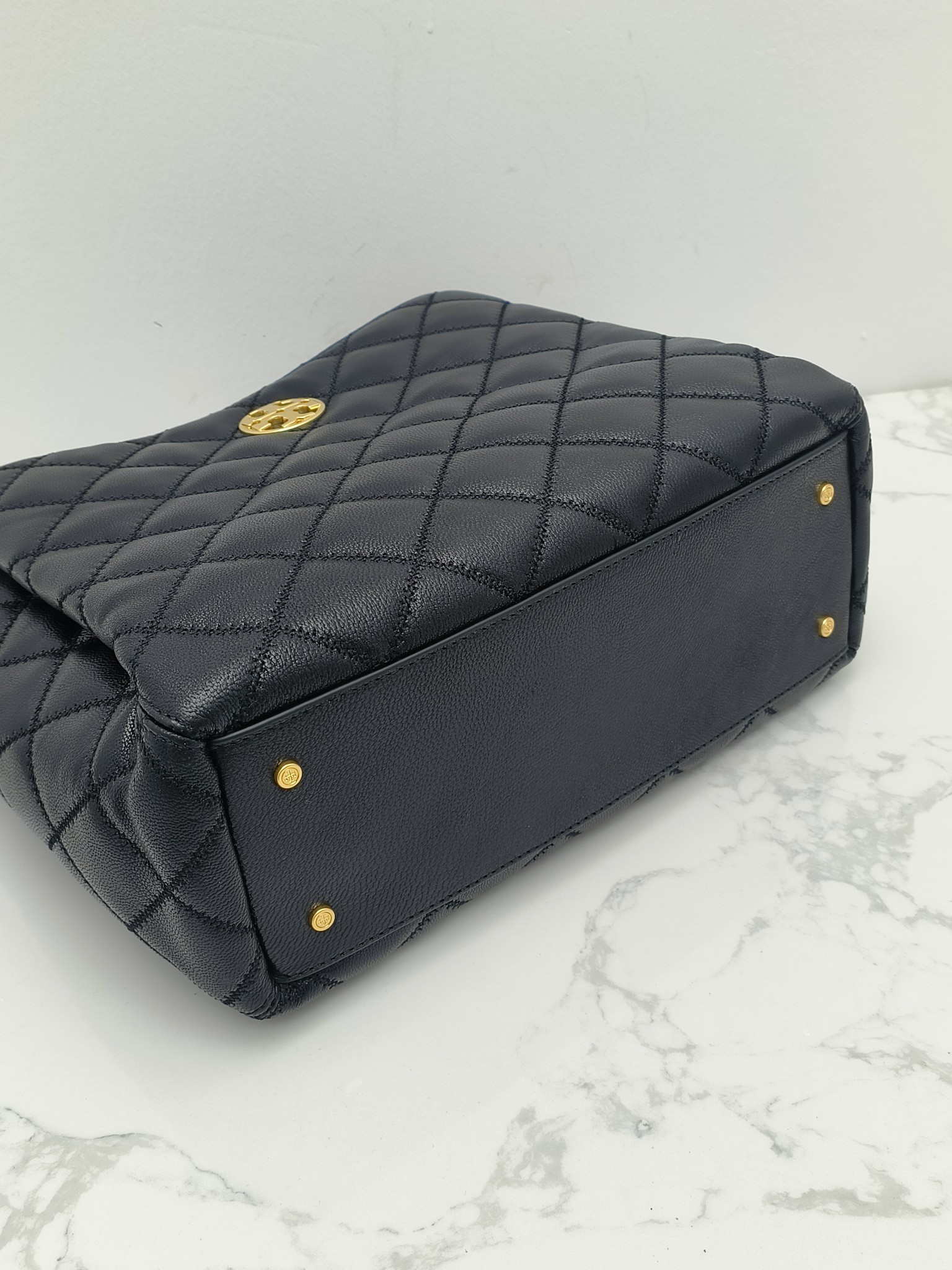 Tory Burch ～142312#最新款 手提包 单肩包 100%进口山羊皮 菱格车线工艺 袋口有磁扣
