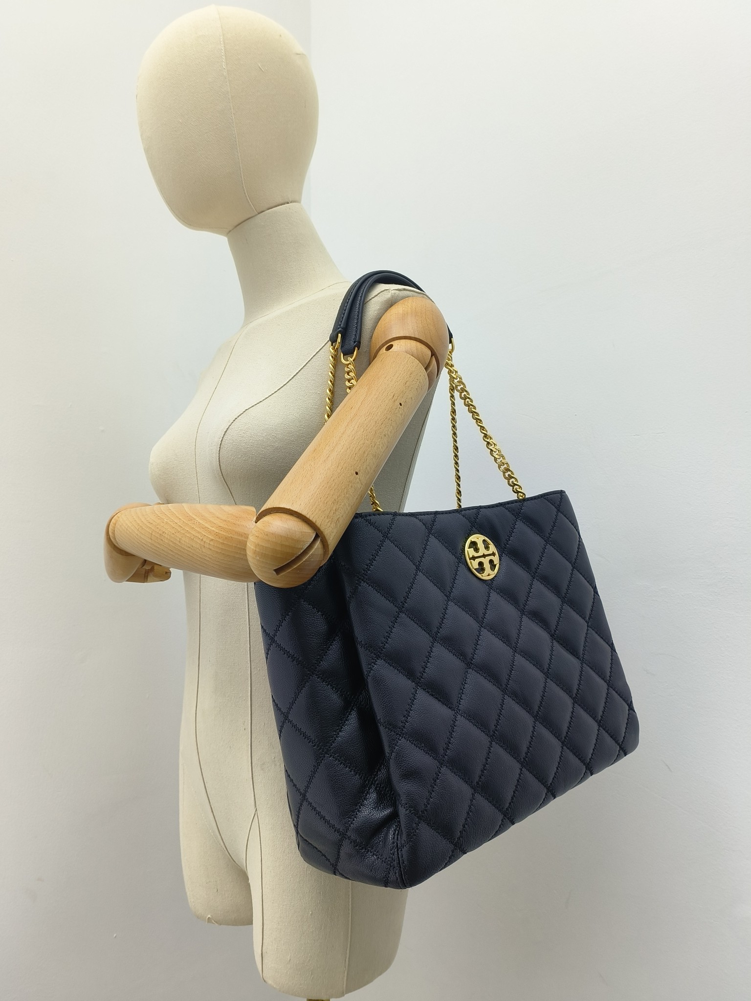 Tory Burch ～142312#最新款 手提包 单肩包 100%进口山羊皮 菱格车线工艺 袋口有磁扣