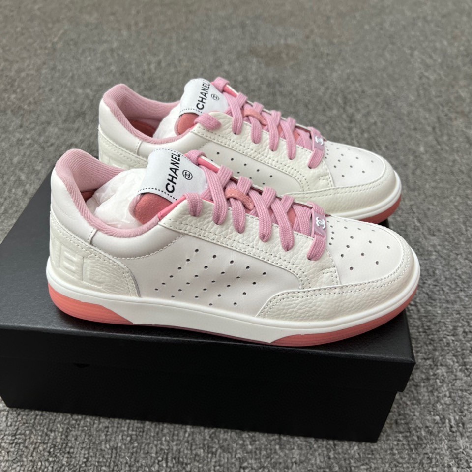 💰360
CHANEL香奈儿 22P系列 丝绒小牛皮拼接运动鞋女款 卡其 香奈儿品牌,秉承创始人嘉柏丽尔●香奈儿女士划时代的创新理念与前瞻创意,成为现代女性美学的风向标。如今的鞋履,都致力于为女性塑造自由、优雅、与众不同的风格。
货号:G38808 Y55769 K3909
尺码:35-40