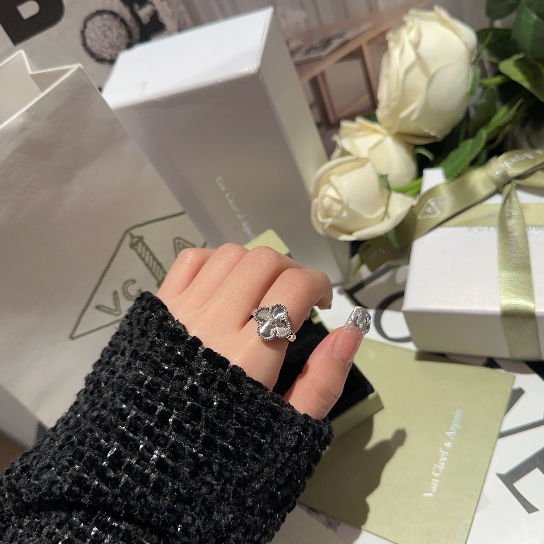 NO:631829,VCA four-leaf clover laser ring, code number, 88240, ring, Cartier high-end jewelry19860909VCA四叶草镭射戒指,码数,88240,,ring,卡迪亚高端饰品,Jewelry