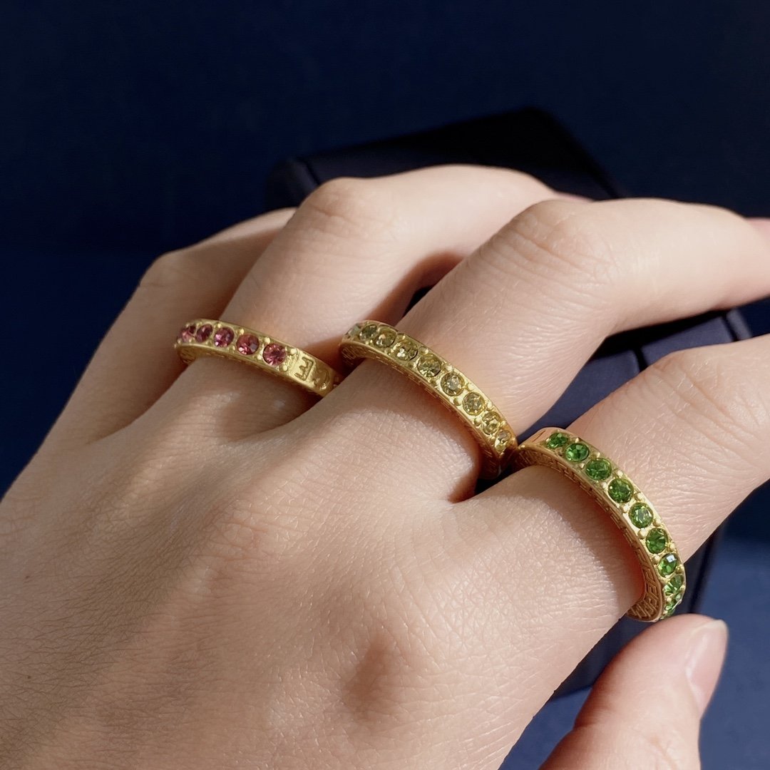 VS92范思哲Versace古希腊风情时尚个性圆形彩钻哑金戒指三套装黄铜材料镀金尺寸:圆盘直径约2.2c