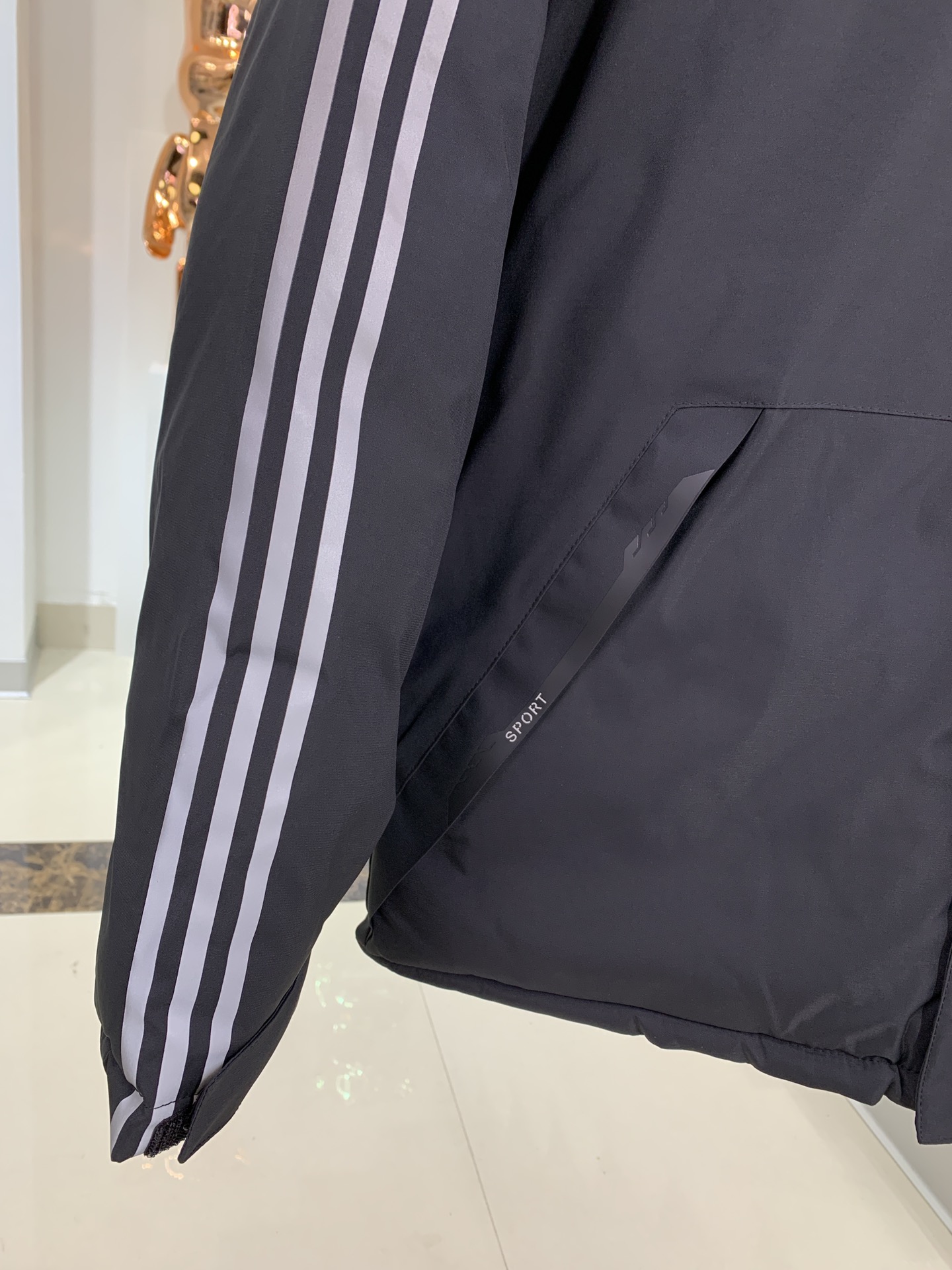 220 阿迪达斯 Adidas 冬季新品 专柜款 爆款羽绒棉服本季