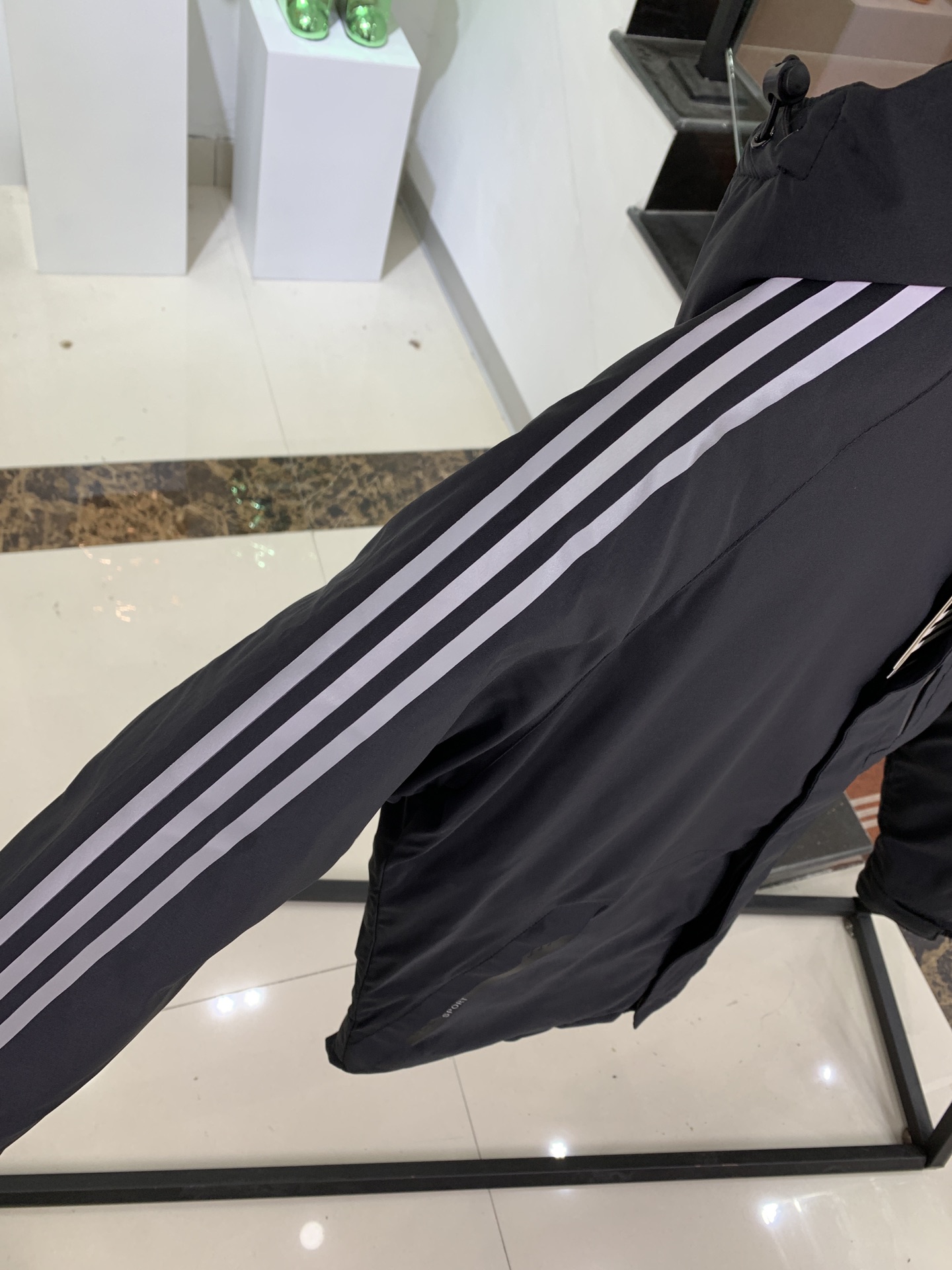 220 阿迪达斯 Adidas 冬季新品 专柜款 爆款羽绒棉服本季