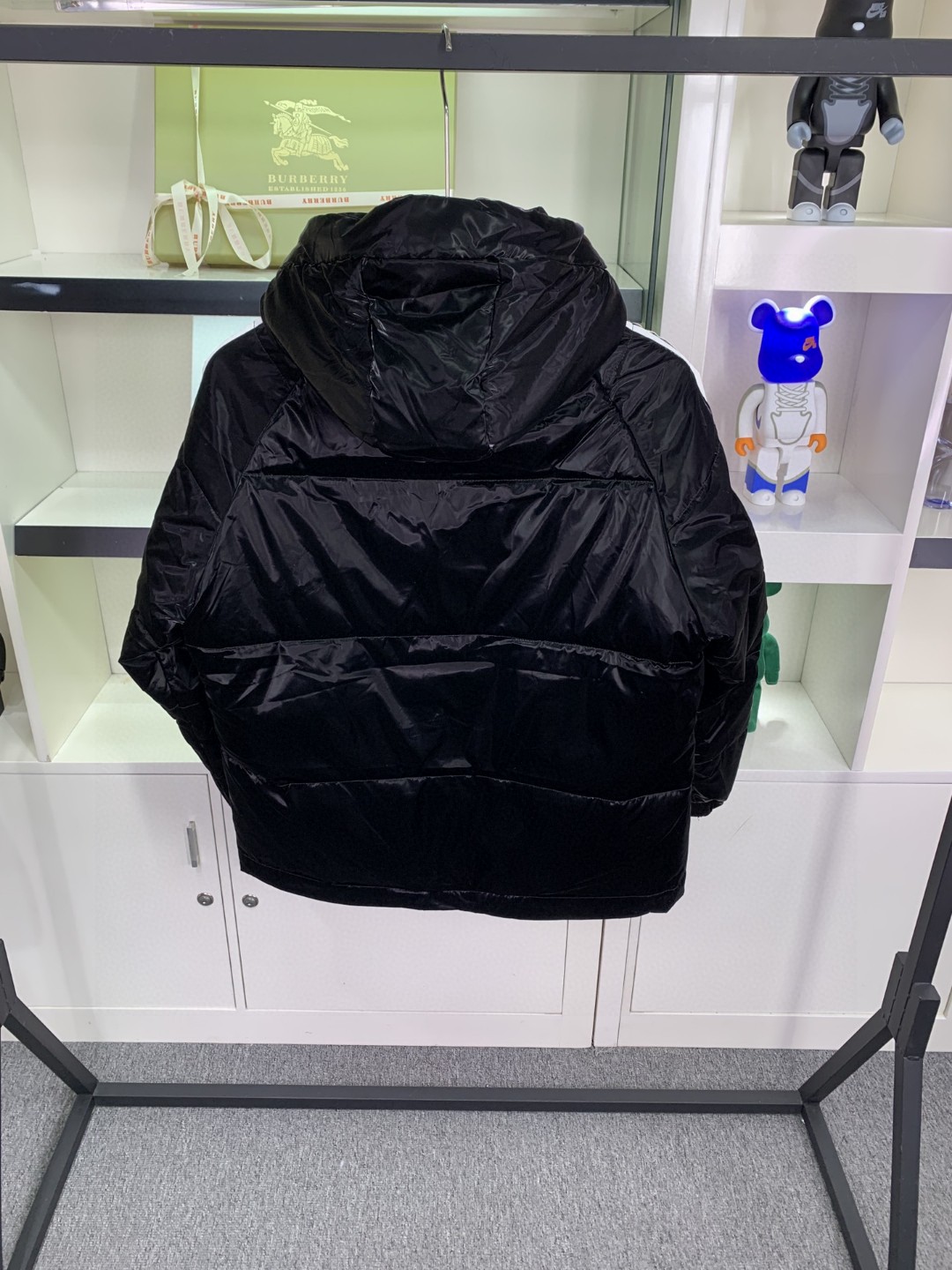 阿迪达斯 鸭绒羽绒服 轻薄保暖抗寒 高品质