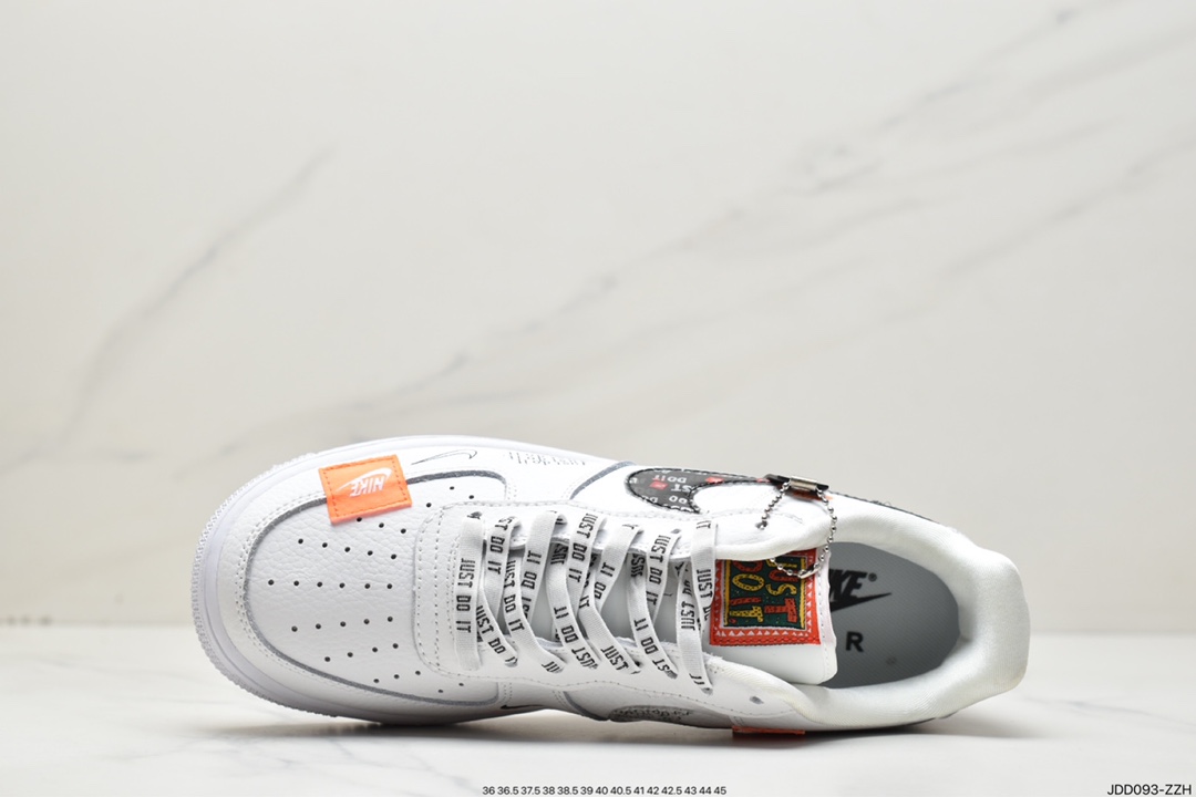 120 Air Force 1 ”Just Do It” 联名 鞋款整体以白色为主调AR7719-100