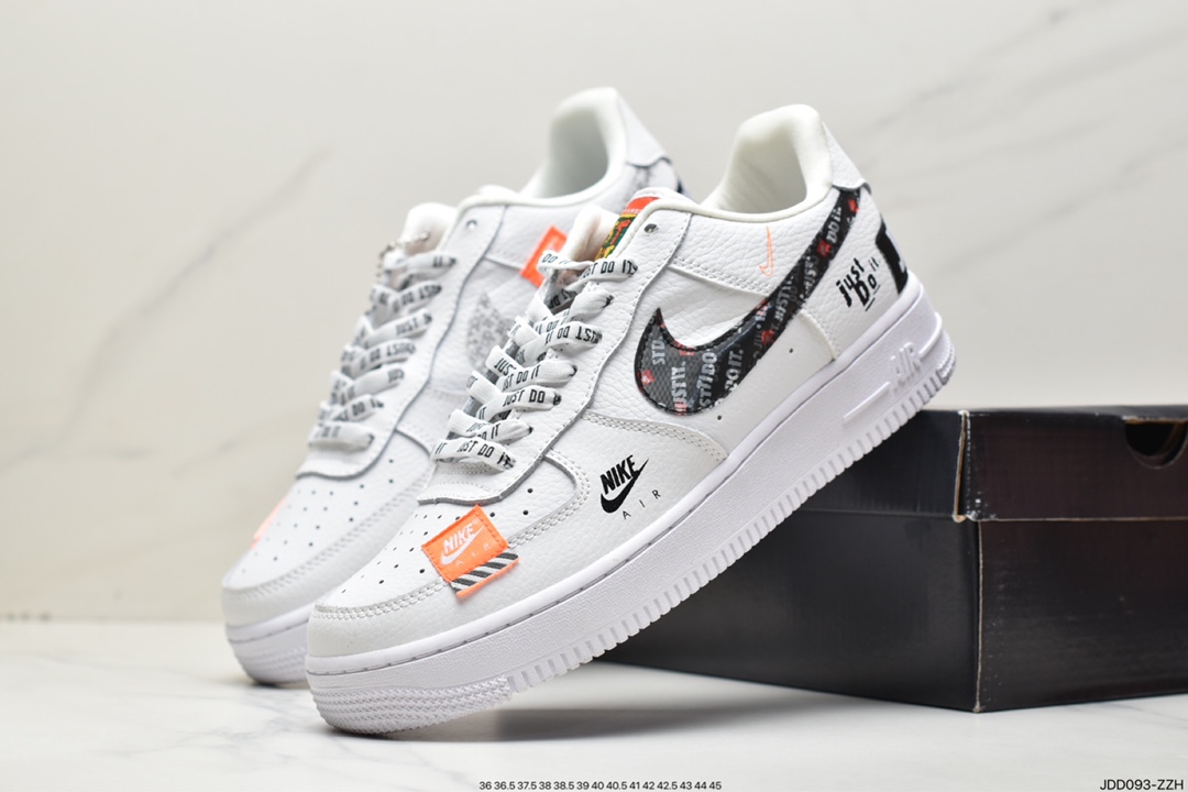 120 Air Force 1 ”Just Do It” 联名 鞋款整体以白色为主调AR7719-100