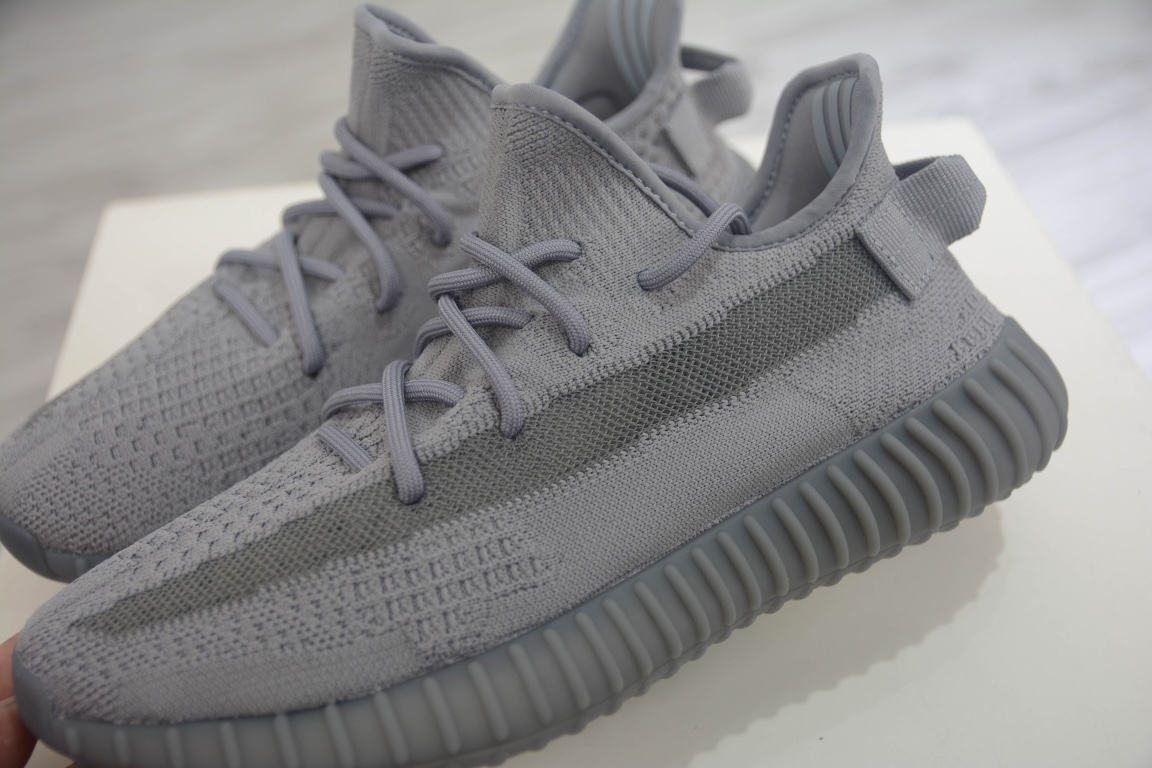 Private order Adidas Yeezy 350 Boost V2 ”Space ash” IF3219 Coconut 350 second-generation new space gray color matching#The whole pair of shoes is made of woven uppers, which are visually more layered than the previous generation. The side part is different from the previous version. It adopts a translucent design to enhance air permeability and is more suitable for summer atmosphere. Size: 36-48 (half)