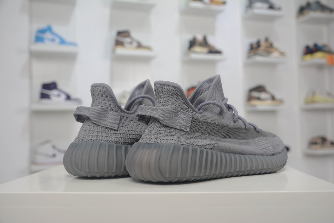 Private order Adidas Yeezy 350 Boost V2 ”Space ash” IF3219 Coconut 350 second-generation new space gray color matching#The whole pair of shoes is made of woven uppers, which are visually more layered than the previous generation. The side part is different from the previous version. It adopts a translucent design to enhance air permeability and is more suitable for summer atmosphere. Size: 36-48 (half)