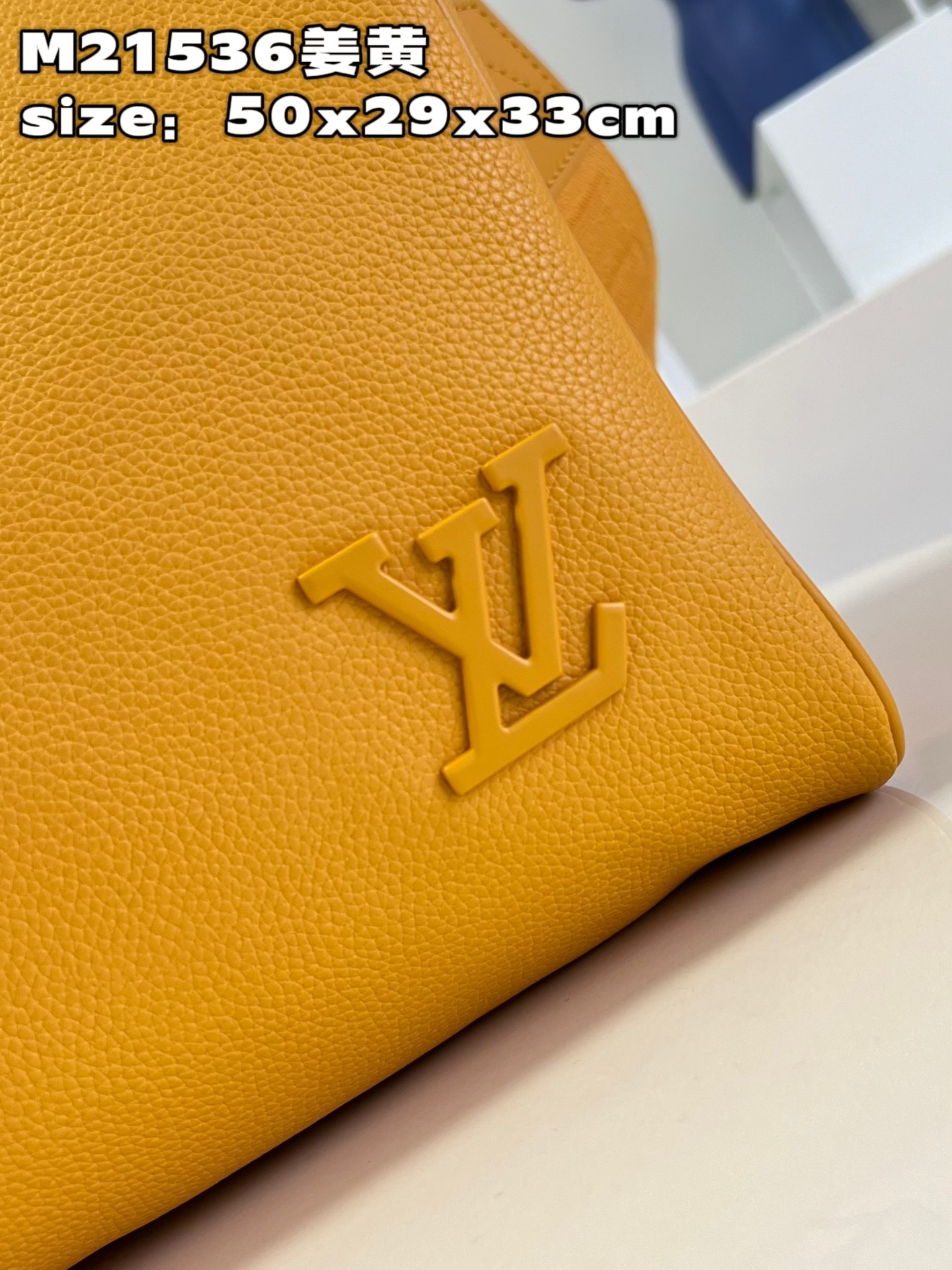 顶级【独家实拍 M21536姜黄】本款 Keepall 旅行袋选用 LV Aerogram 牛皮革塑造经典构型,见证路易威登的精湛皮革匠艺 3
