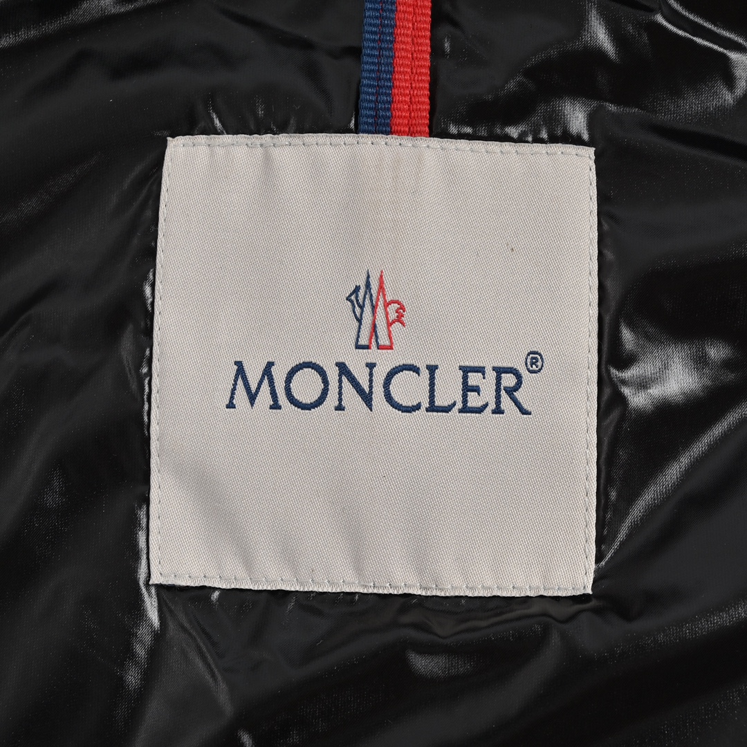 Moncler/蒙口 连帽斜拉链羽绒服