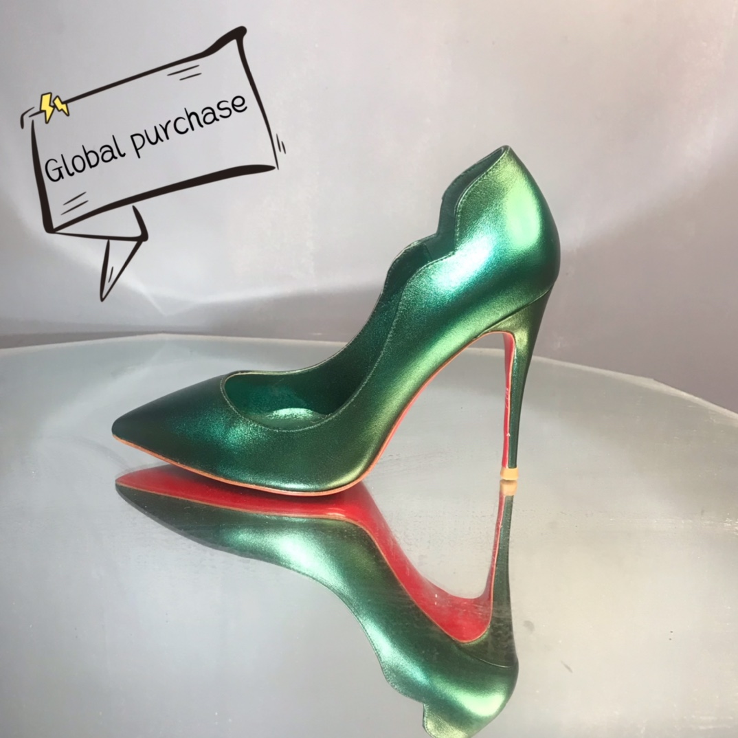 NO:100652,High-end customized classic fan style series!  H10Cm, size 34-42. 9033-010 Fan green metal cowhide green cowhide, official website synchronized standard European code. Reference:9033-010 Color:green/green Material:patent leather Lining:fluorescent goat leather Heel height:10Cm Sole:leather sole Size:EUR 34-42 (US 4-11):,,christian louboutin,cowhide19860909高端订制 精典扇面款系列！ H10Cm,尺码34-42码. 9033－010扇面绿金属牛皮绿牛皮里,官网同步 标准欧码. Reference:9033-010 Color:green/green Material:patent leather Lining:fluorescent goat leather Heel heigh:10Cm Sole:leather sole Size:EUR 34－42（US 4一11) :,,christian louboutin,cowhide,Women's Shoes