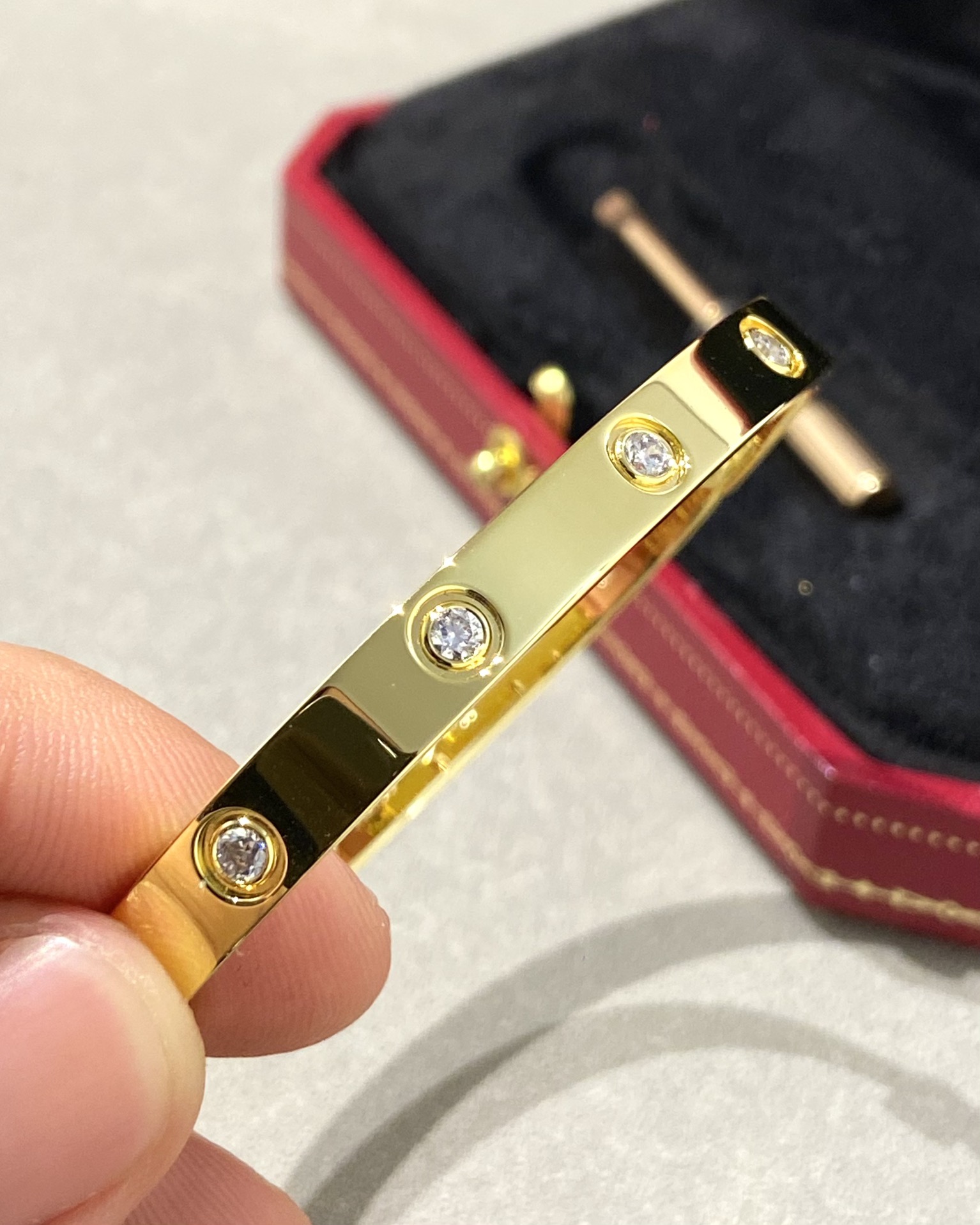 卡家 宽版十钻手镯 黄金色 6