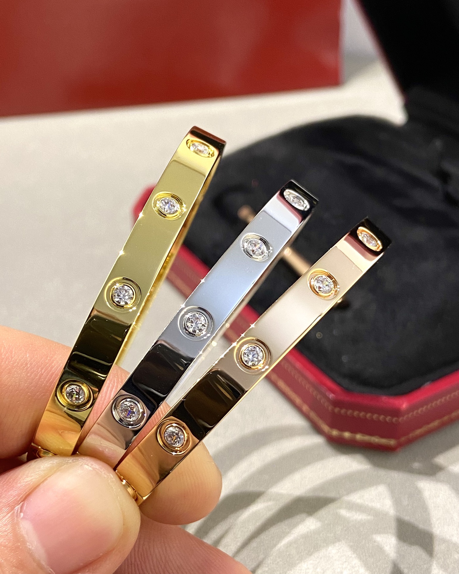 卡家 宽版十钻手镯 黄金色 7