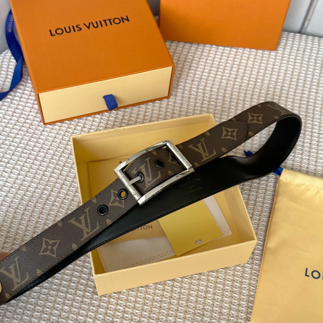 寬35mmLOUISVUITTON海外原單代購級別老鼠貨寬度35毫米專櫃同步編碼小牛皮內襯和烤漆針扣設計