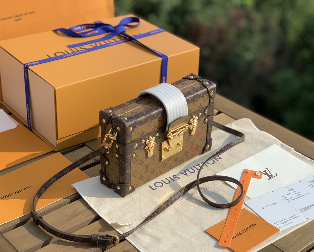 🌼 m44154尺寸20-12.5-5cm国外渠道Lv 🌼Petite Malle于2014年的秋冬系列