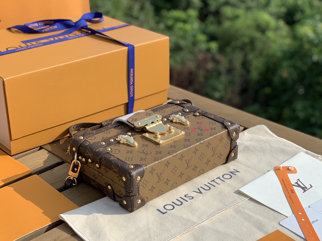 🌼 m44154尺寸20-12.5-5cm国外渠道Lv 🌼Petite Malle于2014年的秋冬系列