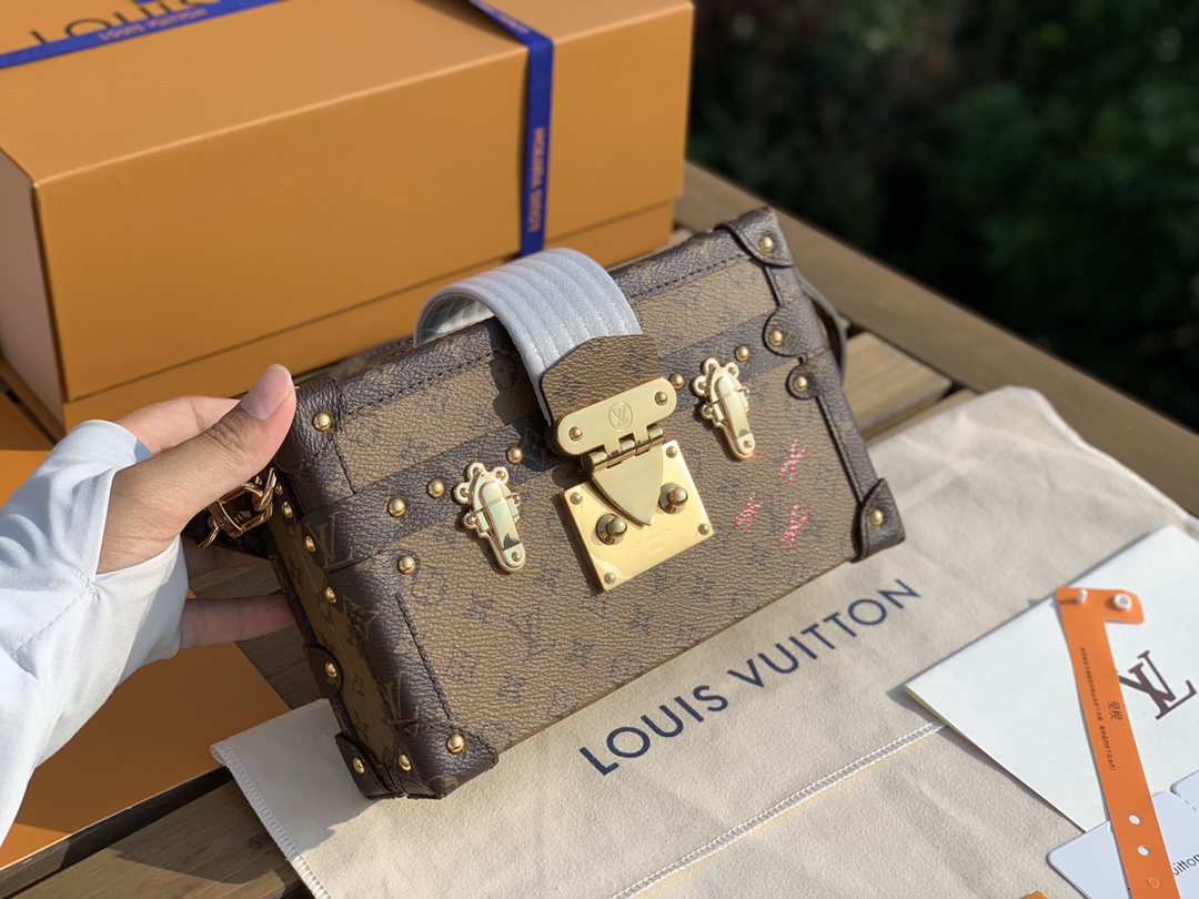 🌼 m44154尺寸20-12.5-5cm国外渠道Lv 🌼Petite Malle于2014年的秋冬系列