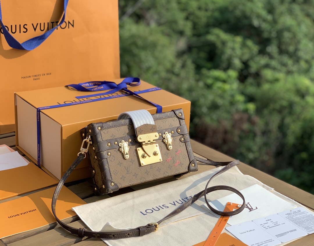 🌼 m44154尺寸20-12.5-5cm国外渠道Lv 🌼Petite Malle于2014年的秋冬系列