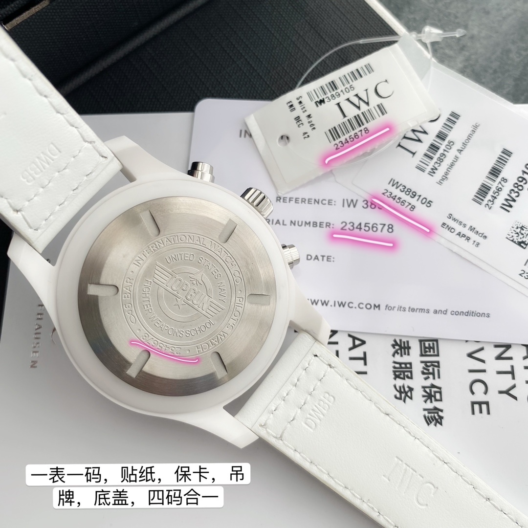 批💰5800
新款IWC万国飞行员系列TOP GUN海军空战部队计时腕表“太浩湖”特别版。直径44.5大表径,原装瑞士eta-7750自动机械机芯,白陶瓷搭配精钢按钮,以及瓷化钛金属表背,搭配白色皮带让腕表看起来干净清爽,设计灵感源自高山湖泊太浩湖的迷人冬季景观。表盘和指针运用黑色设计,点缀白色转印刻度与夜光涂层,与洁白的表壳形成对比,感官十分醒目,适合众多的佩戴场景与使用人群。