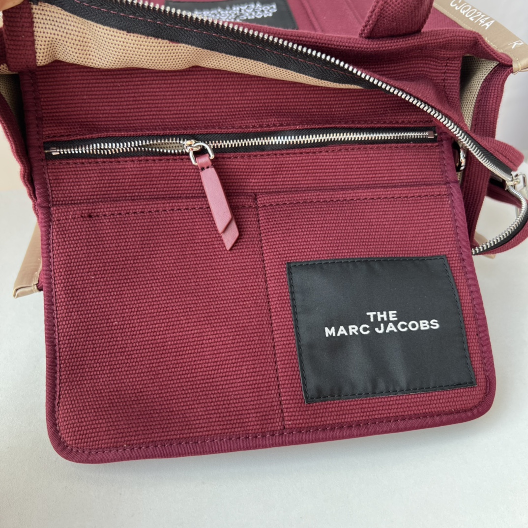 Marc Jacobs Marc Jacobs 小号尺寸：33*28*13