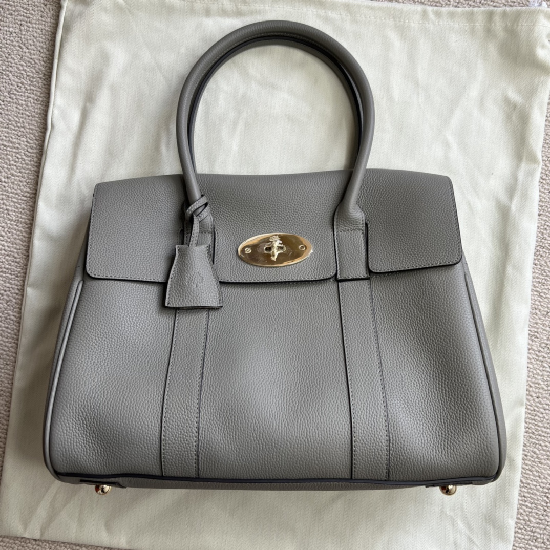 The latest Mulberry# counter classic elephant gray handbag, this style has always been the trump card of this brand. In recent years, it has also