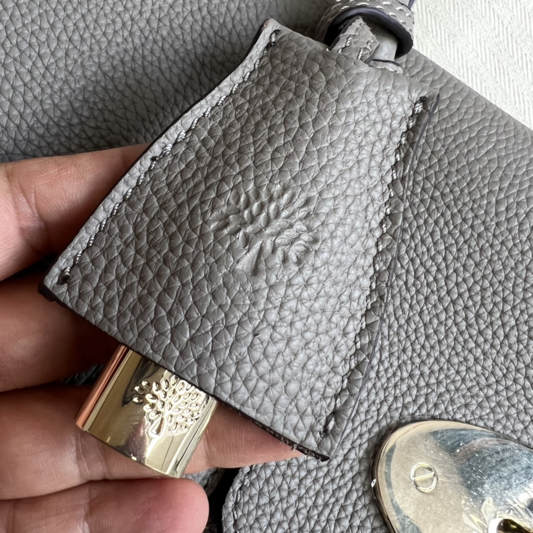 The latest Mulberry# counter classic elephant gray handbag, this style has always been the trump card of this brand. In recent years, it has also