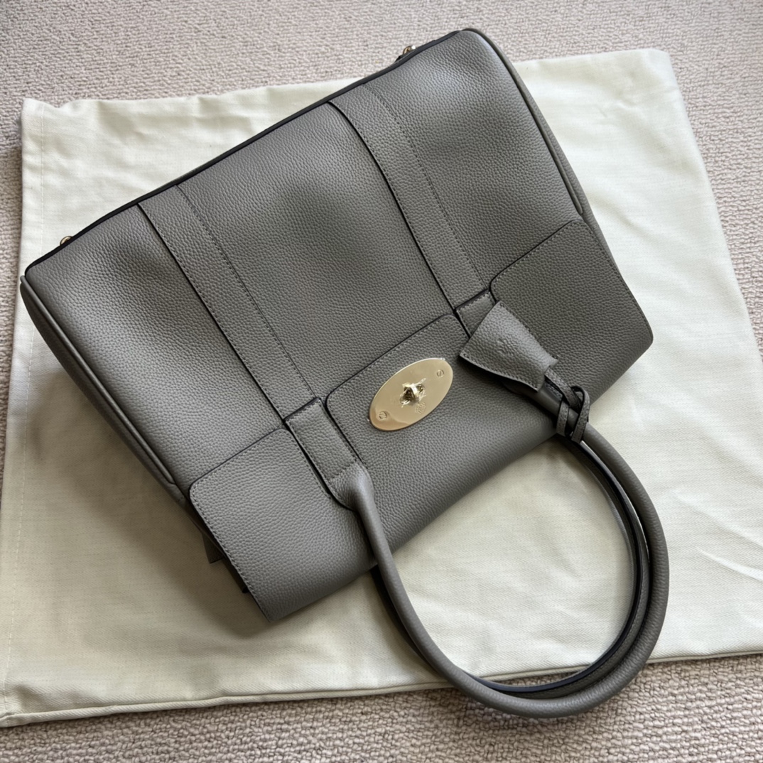 The latest Mulberry# counter classic elephant gray handbag, this style has always been the trump card of this brand. In recent years, it has also