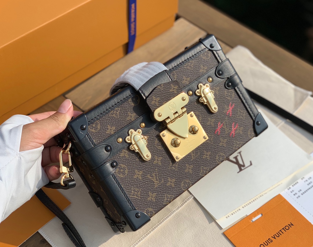 🌼 m45943尺寸20-12.5-5cmLV 🌼PETITE MALLE BOX经典老花拼黑硬盒子包盒
